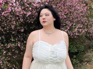 原始妇女 BBwCHD 性感时尚大码女装，展现自信魅力